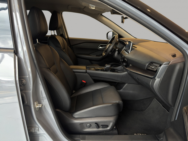 Nissan X-Trail  5 pts. Exclusive, TA, piel, RA-18 2024